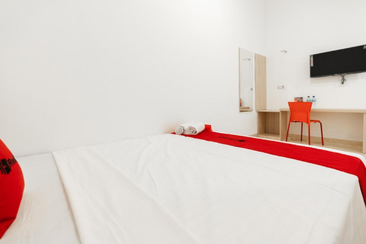 RedDoorz @ Graha Cemerlang Maros Makassar Exterior foto