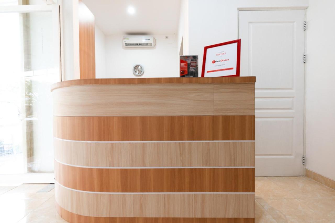 RedDoorz @ Graha Cemerlang Maros Makassar Exterior foto