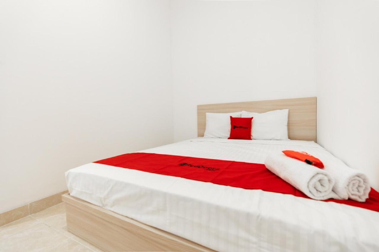 RedDoorz @ Graha Cemerlang Maros Makassar Exterior foto