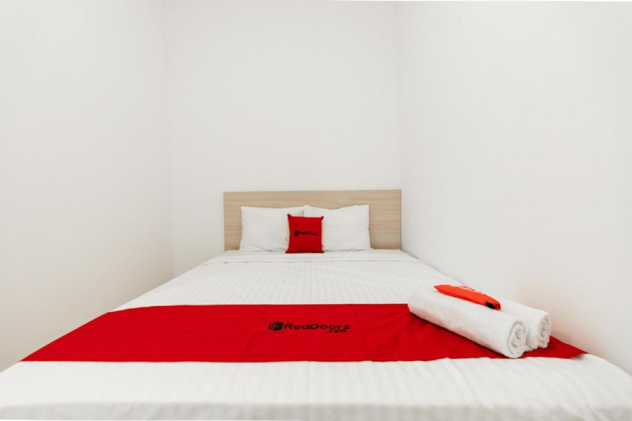RedDoorz @ Graha Cemerlang Maros Makassar Exterior foto