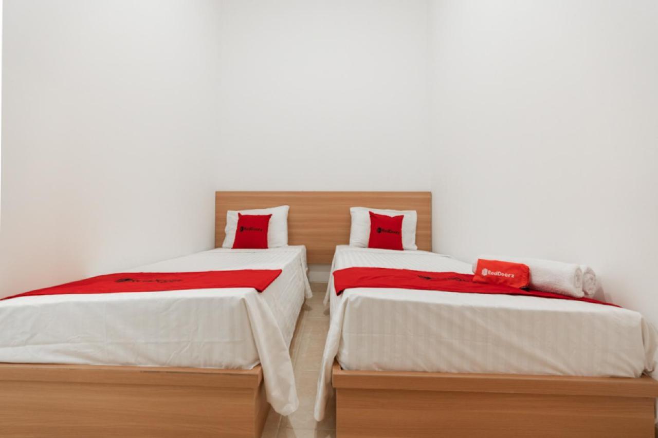 RedDoorz @ Graha Cemerlang Maros Makassar Exterior foto